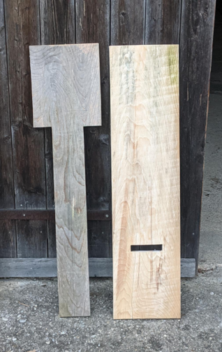 im rechteckigen Holzstück ist jetzt eine Aussparung in der Breite vom schmäleren Stück des anderen Holzstücks