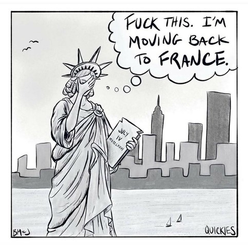 Eine Karikatur zeigt die Freiheitsstatue vor der Skyline von New York. Sie hält eine Tafel mit dem Datum 