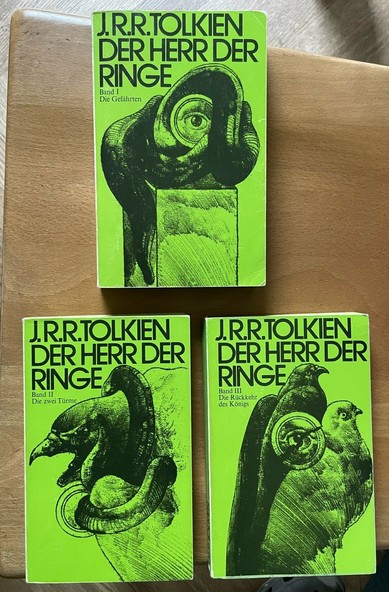 Book Challenge: 20 Bücher, die dich geprägt haben. Ein Buch pro Tag, 20 Tage lang. Keine Erklärungen, keine Bewertungen, nur Buchcover.
#20books

#20books20days
Buch 14: Der Herr der Ringe von John Ronald Reuel Tolkien