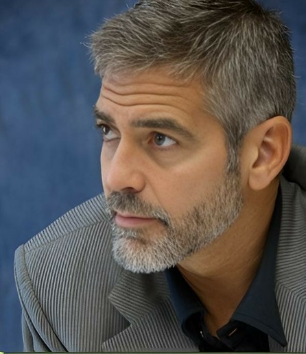 Porträt George Clooney.

Frauen sagen, er sei vollkommen schön.