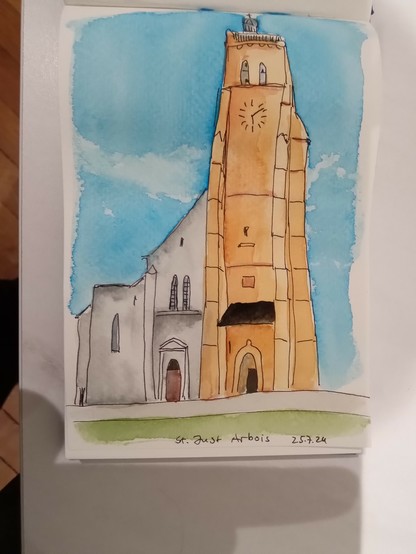 Aquarell: Ein gelber hoher Kirchturm mit einem angefügten grauen Kirchgebäude, Beschriftung: St. Just Arbois, 25.7.24