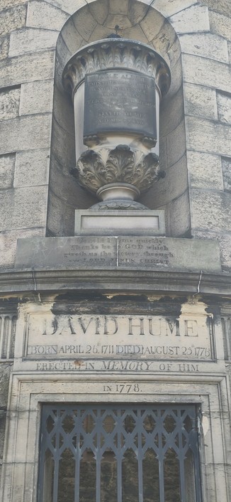 Bild eines Teils des Grabes von David Hume.