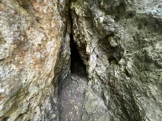 Kleiner Höhlen Eingang