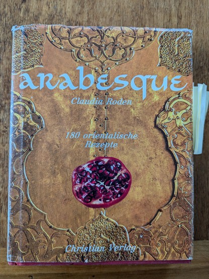 Buchcover eines Kochbuchs der Levante-Küche - Claudia Roden: arabesque. 180 orientalische Rezepte.