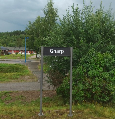 Bahnhofstafel von Gnarp.