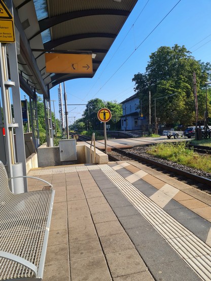 Kleine Bahnstation zwischen Celle und Hannover.