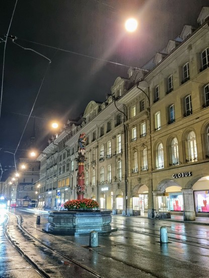 Pfeifferbrunnen mit Kaffee und Blick Richtung Käfigturm 