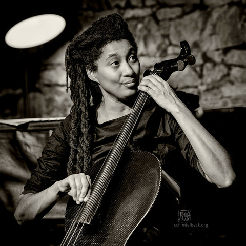 Cellistin Tomeka Reid - Photo: Frank Schindelbeck Fotografie