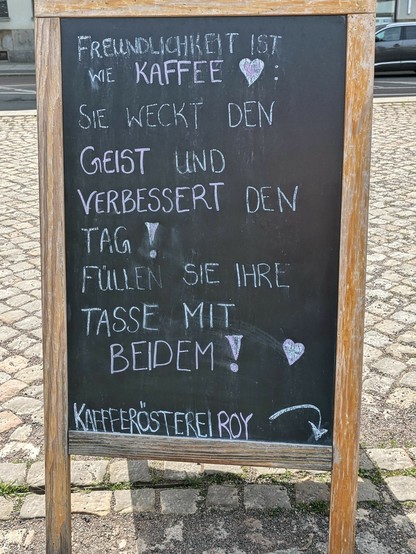 Aufsteller vor einem Cafe
