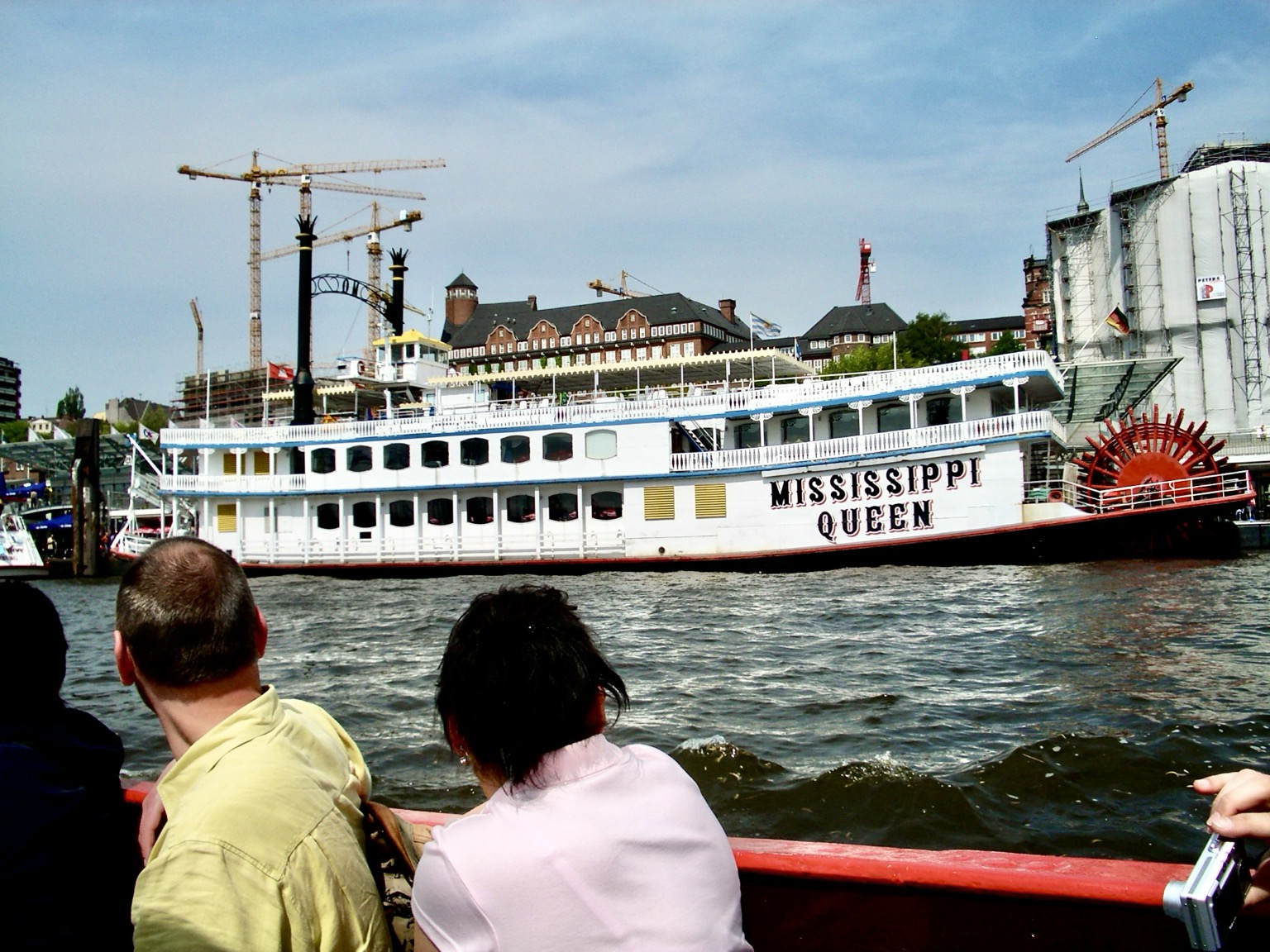 Der Schaufel Raddampfer Mississippi Queen liegt im Hamburger Hafen Der Schaufel Raddampfer Mississippi Queen liegt im Hamburger Hafen