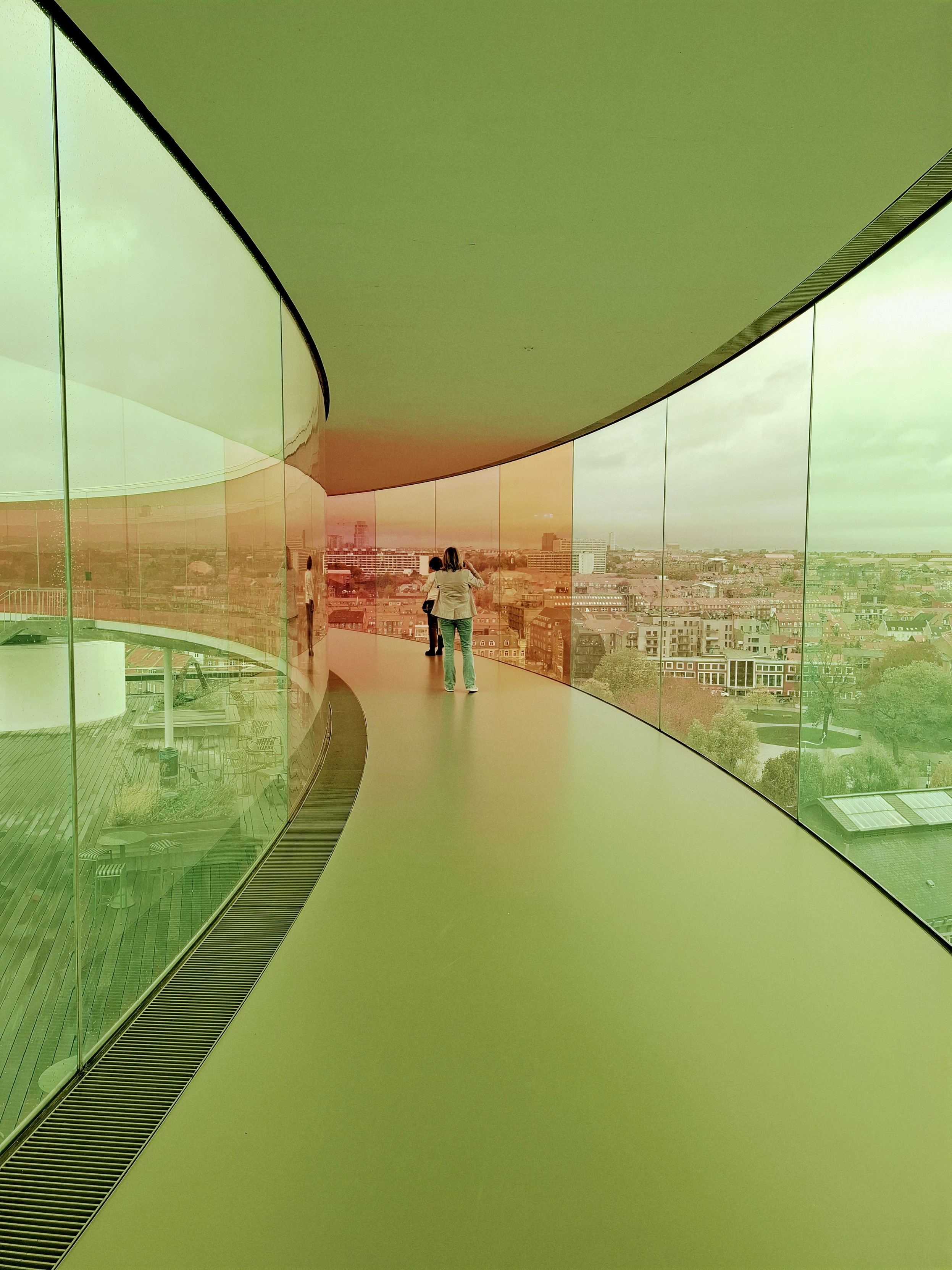 Von grün über gelb in orange. 