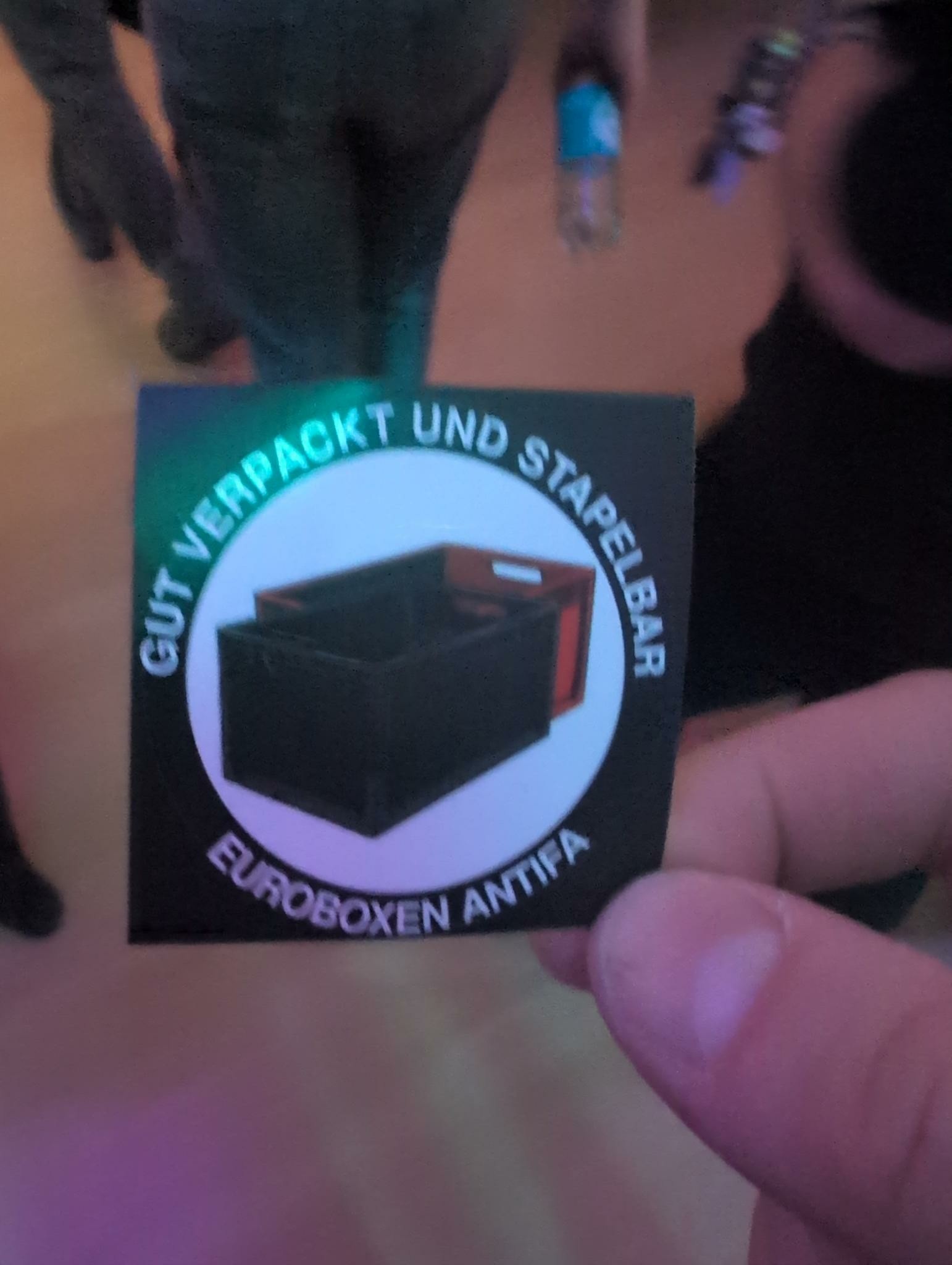 Sticker with 2 euroboxes and the text "gut verpackt und stapelbar - euroboxen antifa"