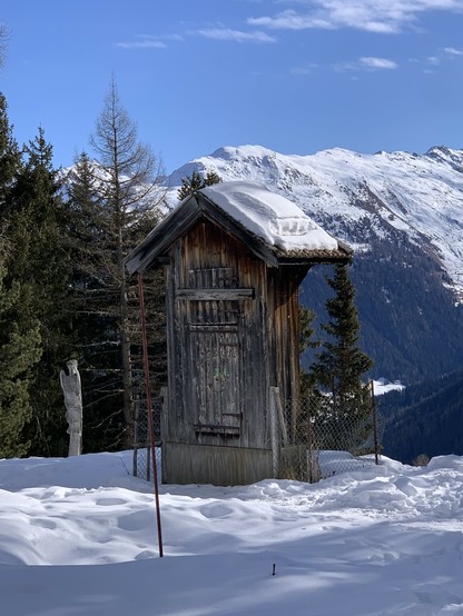 Ausnahme von 2026. Auf dem Dächlein etwa 20 cm Schnee.