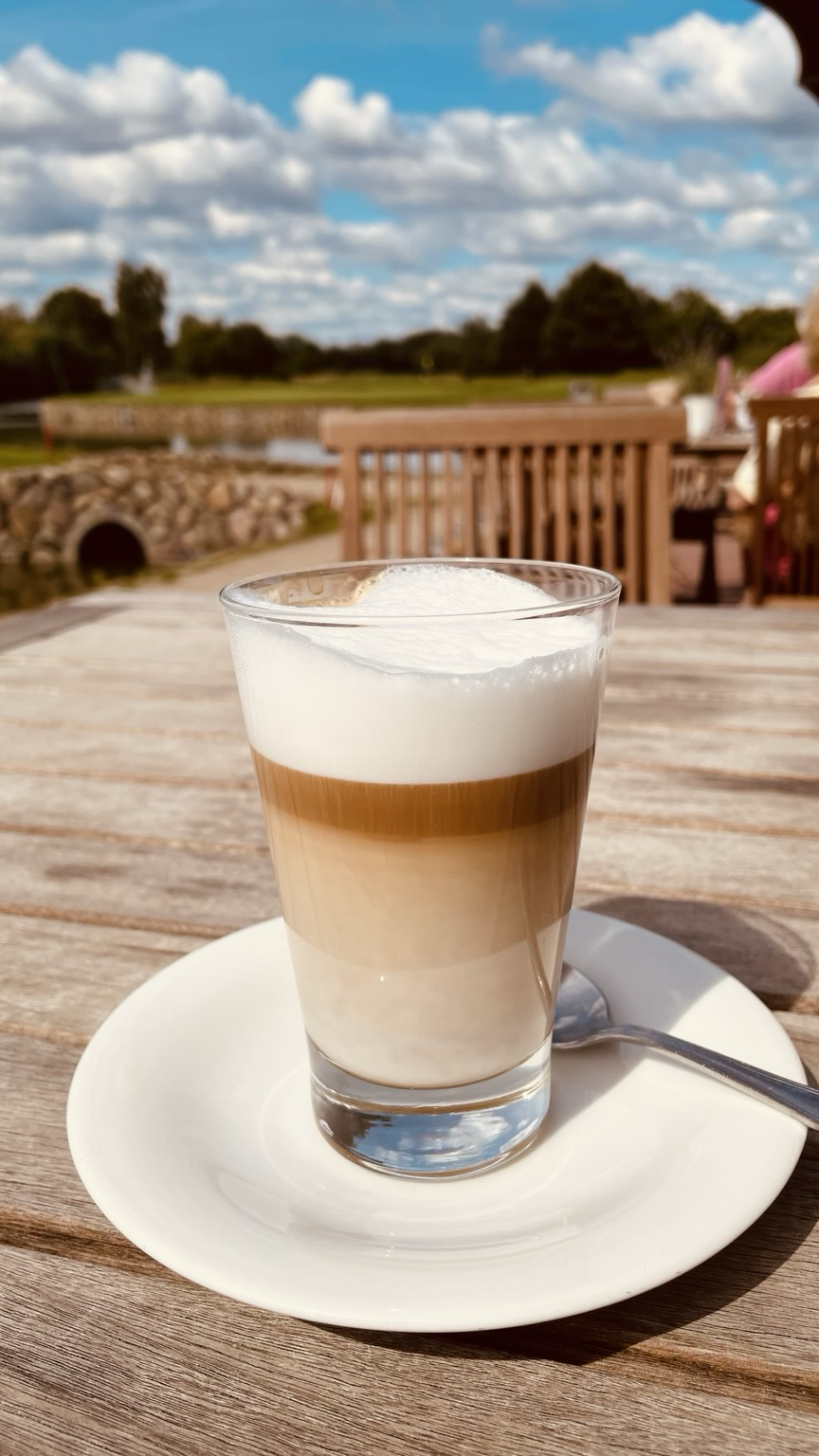Und schon genascht am Caffè Latte.