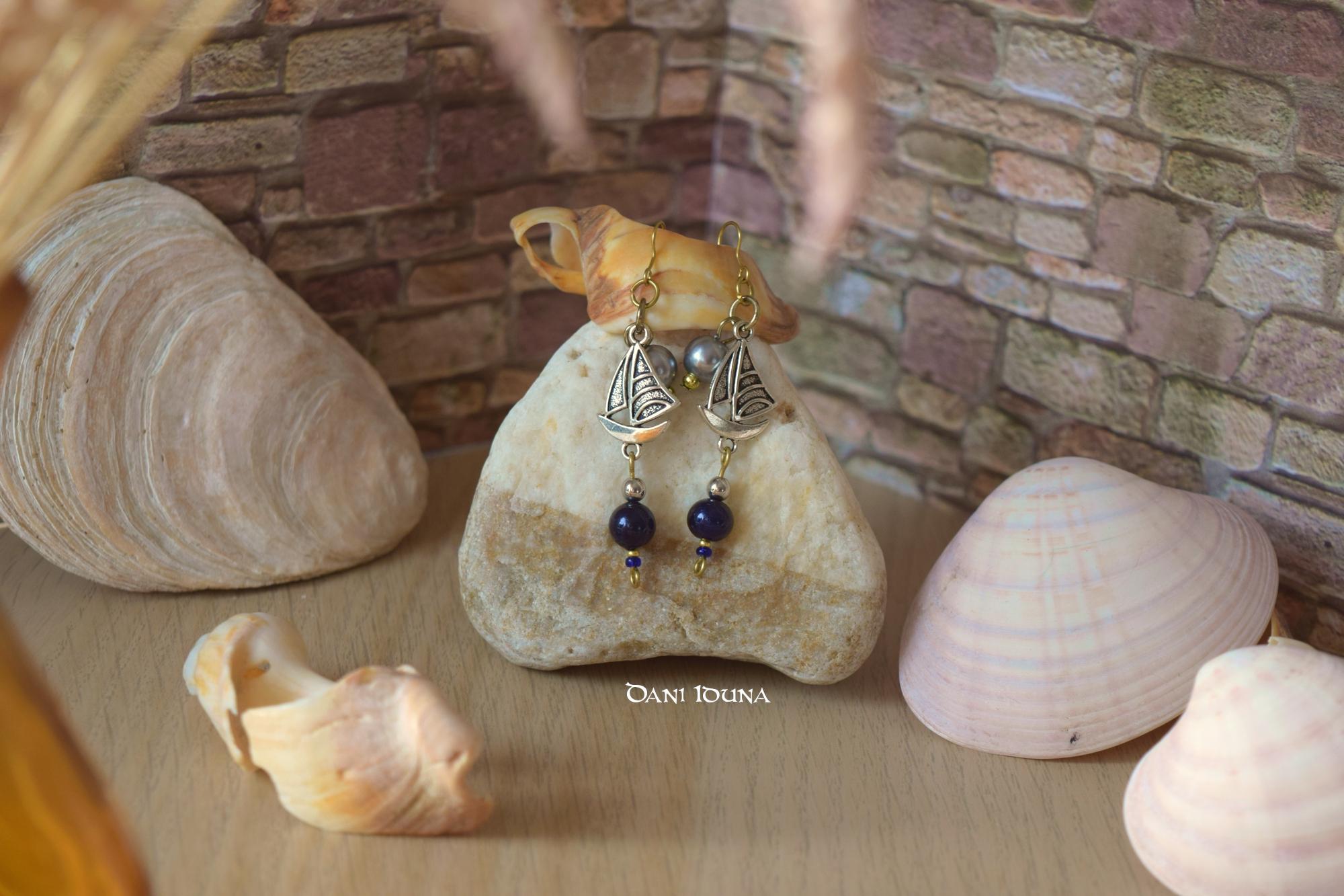 Ohrhaken mit Segelboot, original von Dani Iduna.