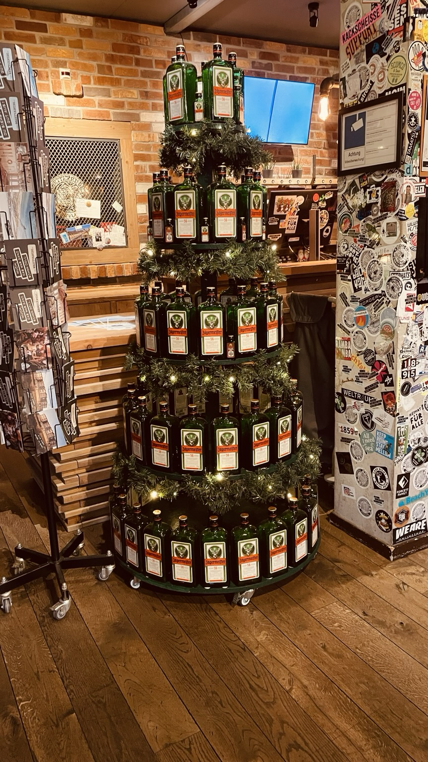 Es wird Zeit für den alternativen Weihnachtsbaum zu sammeln 😅🎄 Stand letztes Jahr in der Bretterbude Heiligen Hafen.