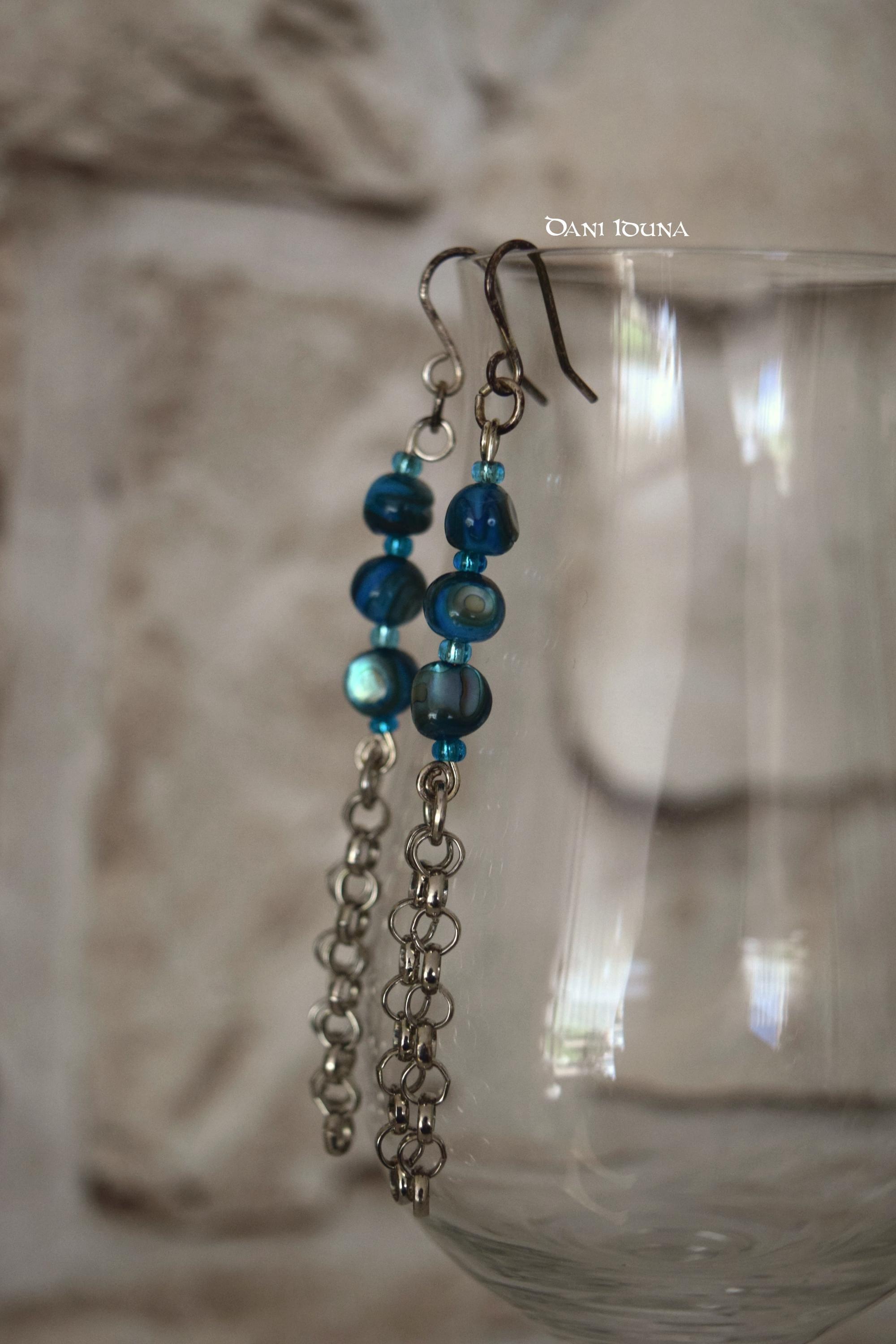 Perlmutt Ohrringe Blau Türkis, Boho Statement Ohrhänger Lang, Nickelfreier Ohrschmuck Versilbert, Besondere Geschenkidee für Frauen
By Dani Iduna